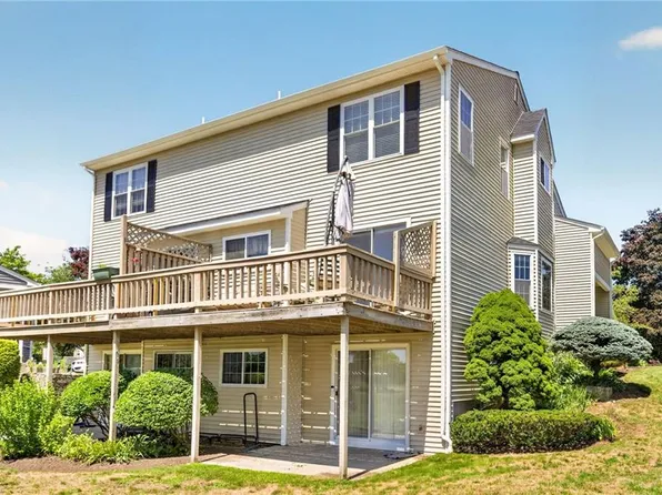 30 Nipmuc Trl #A, North Providence, RI 02904