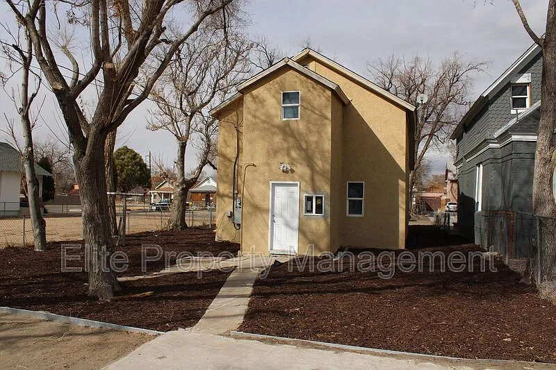 2 bed, 1.0 bath, 800 sqft, $750 — Photo 2