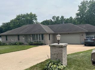 42 Truman Dr, East Dubuque, IL 61025