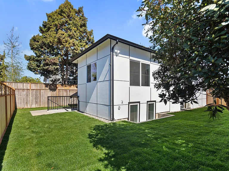 1620 Hoyt Ave — Photo 12