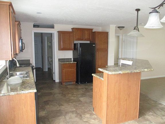 4th image of 588 Aubrie Blvd