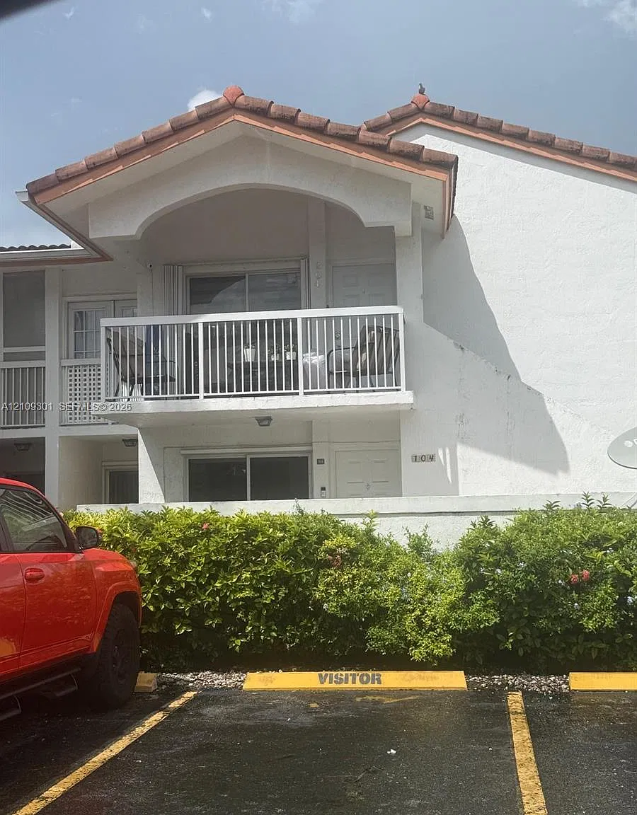 Point Lake Condo Iii — Photo 2