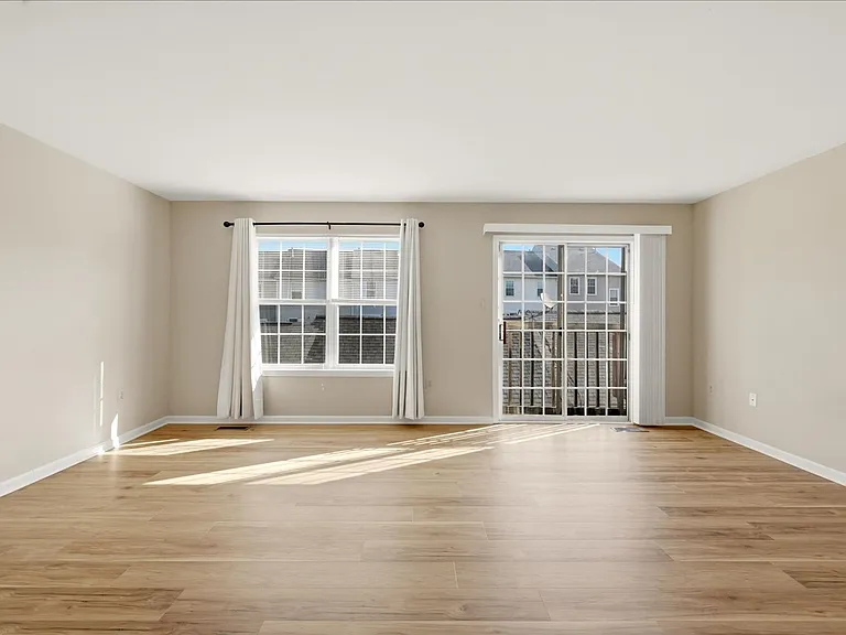 46030 Bayswater Ter — Photo 7