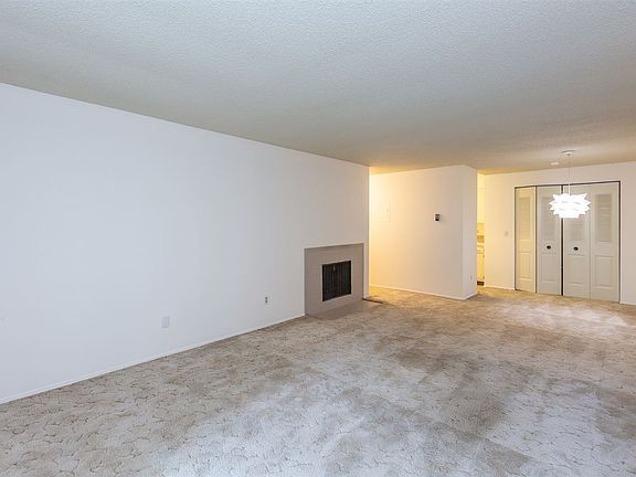 4th image of 844 W Cliff Dr APT 208