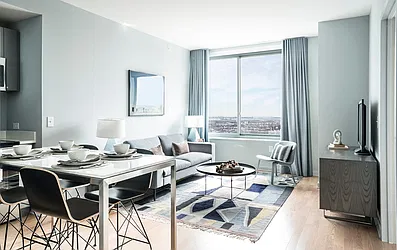 615 Pavonia, #4702