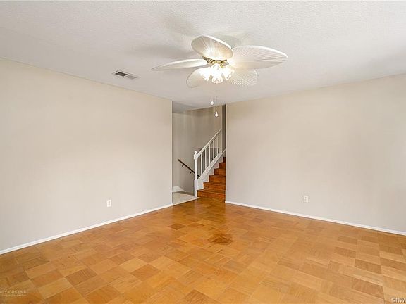 5th image of 1303 Holiday Pl