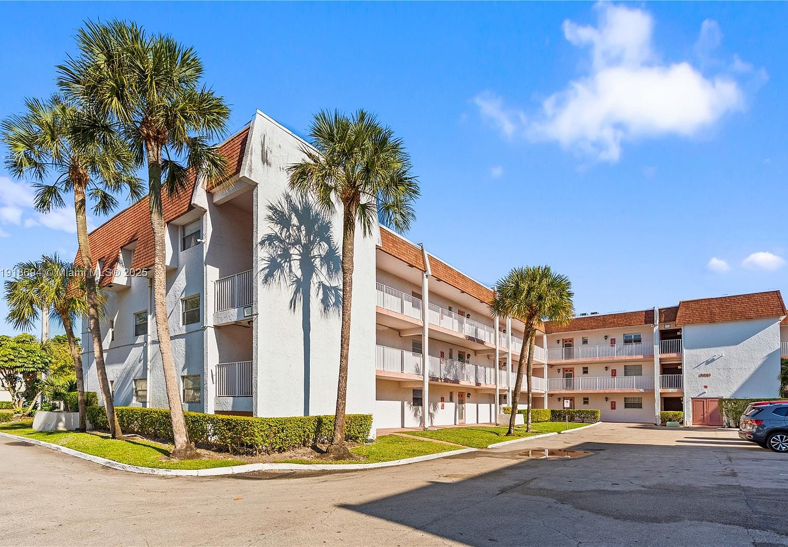 8000 Lagos De Campo Blvd #A104