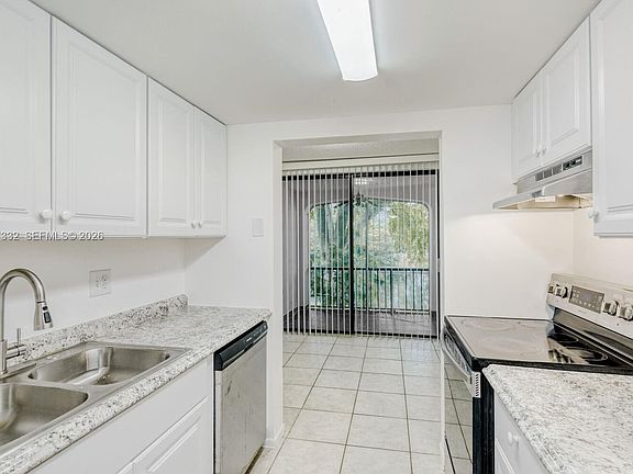 4th image of 3760 Inverrary Dr APT 2L