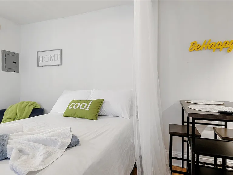 1131 Spruce St #1R — Photo 2