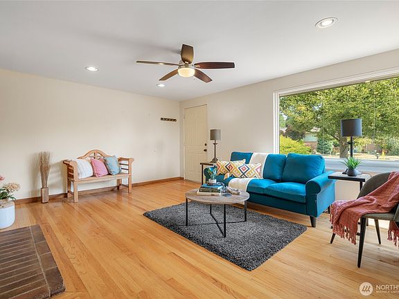 4th image of 7025 25th Avenue NE