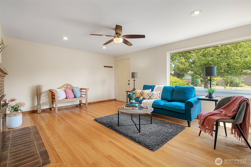 4th image of 7025 25th Avenue NE