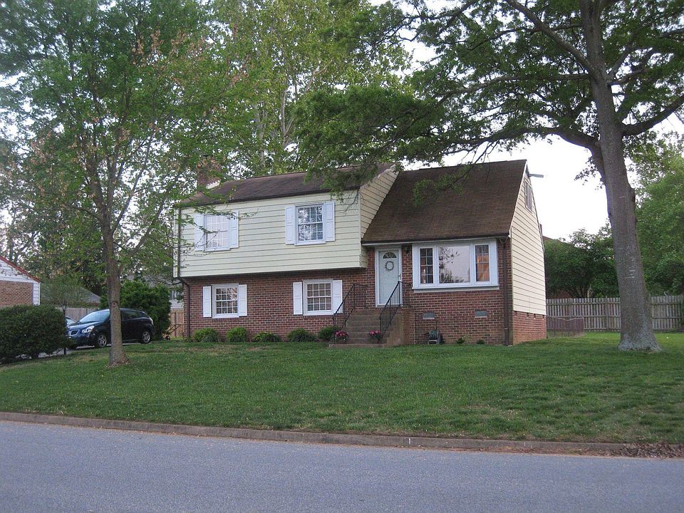 4 bed 2 bath, corner lot