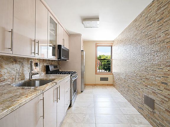 2nd image of 759 E 10th St APT 5C