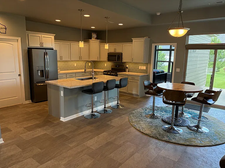 122 N Bedford Rd — Photo 3