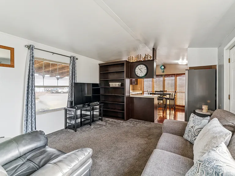 131 Adams St — Photo 3