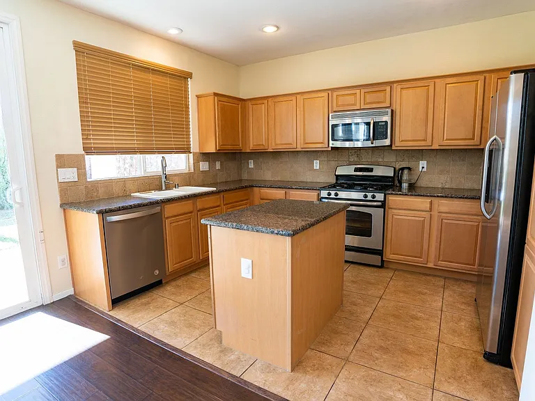 10643 Tray Mountain Ave — Photo 7