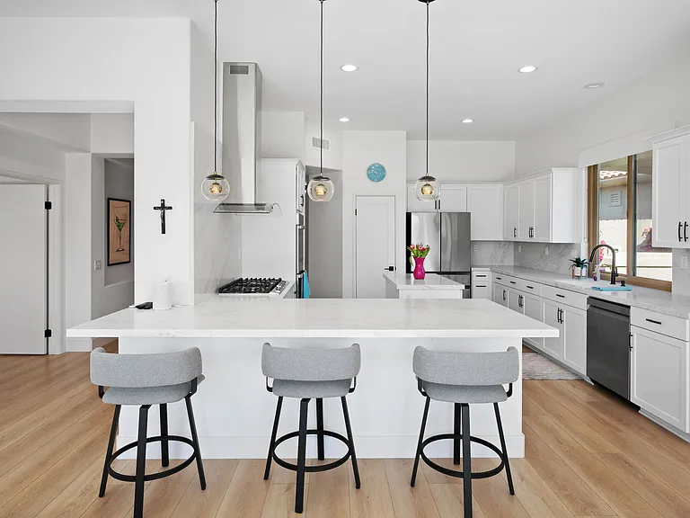 143 E Kavenish Dr — Photo 9