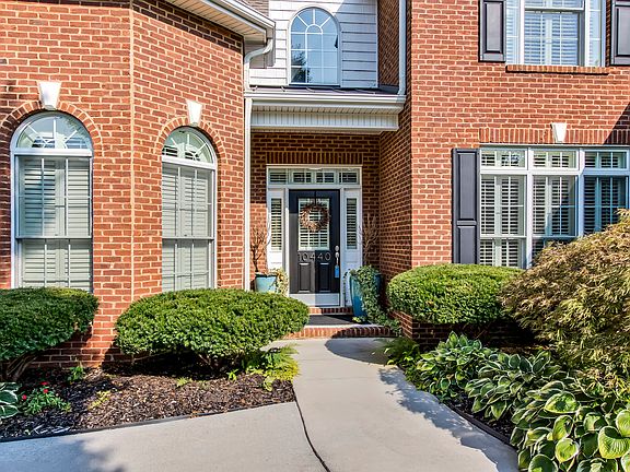 3rd image of 10440 Laurel Pointe Ln