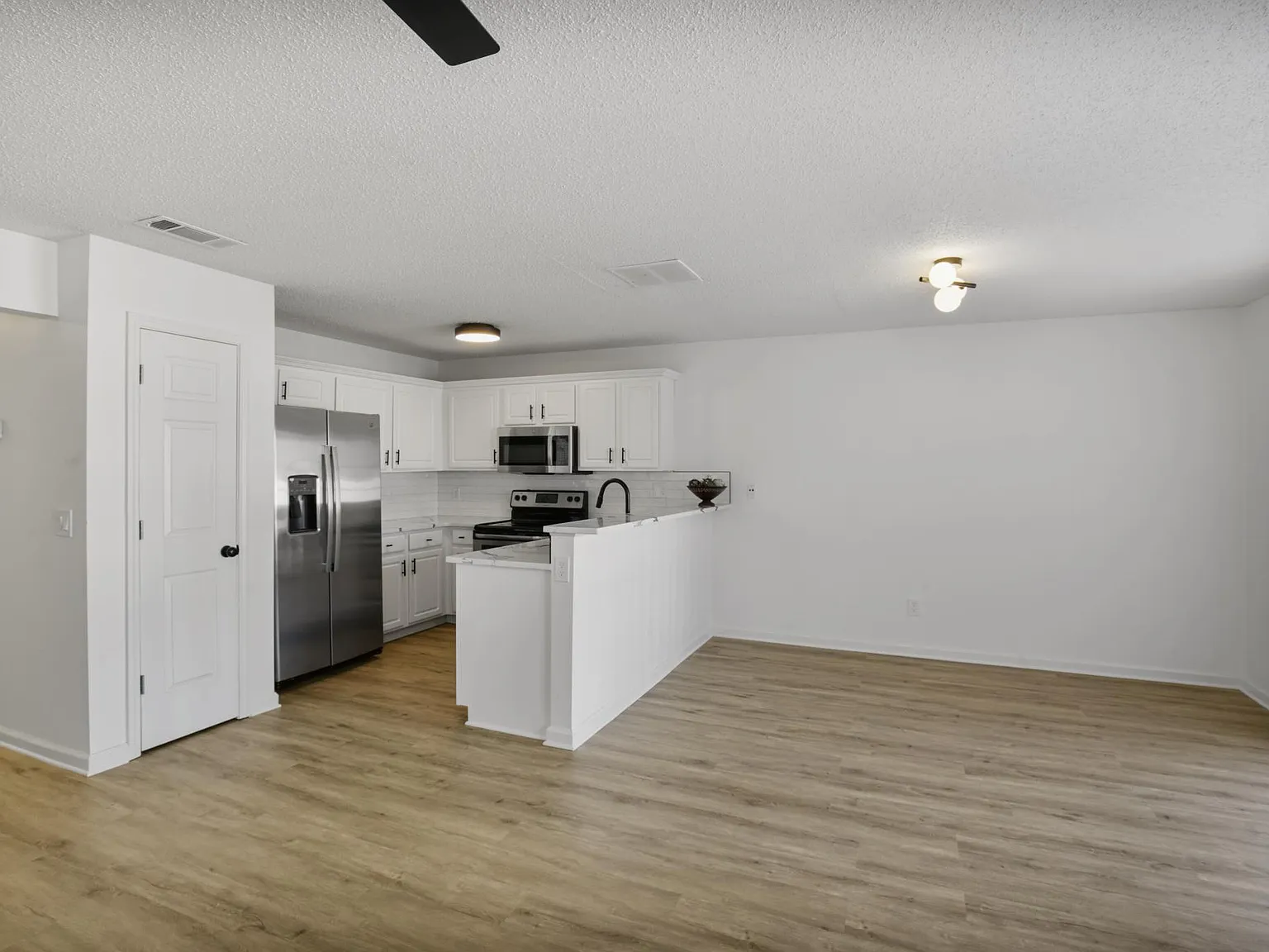 2 bed, 1500 sqft, $1,800 — Photo 4