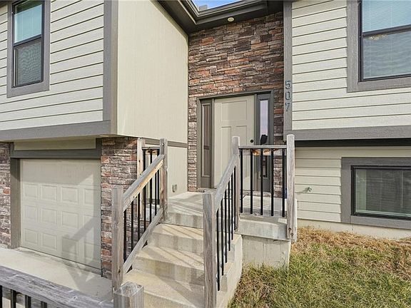 5th image of 507 SW Meadowood Dr