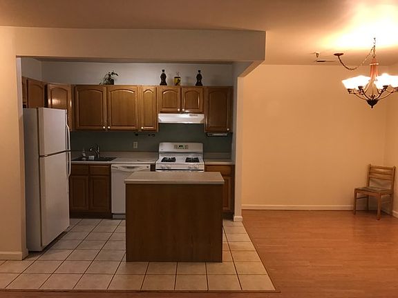 2nd image of 1436 Outlook Ave