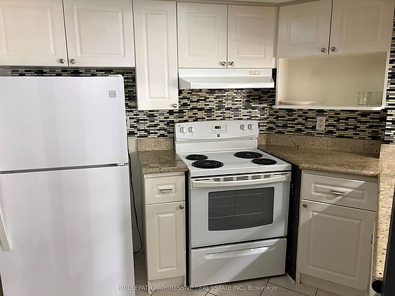 3rd image of 1001 Bay St E #2410