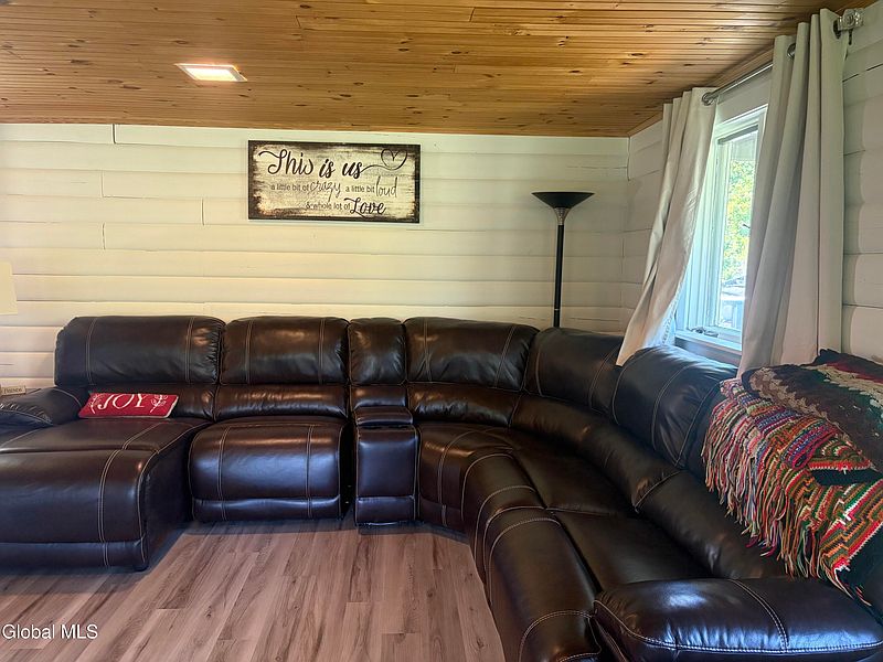 5th image of 58 Wolcott Road