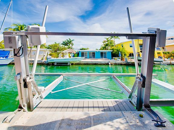 3rd image of 939 Caribbean Dr E