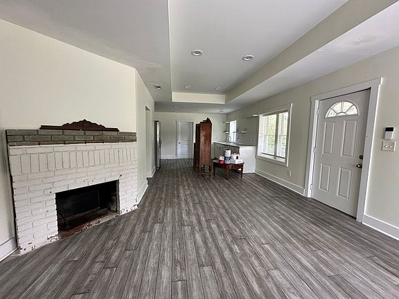 3rd image of 490 Barnett Dr