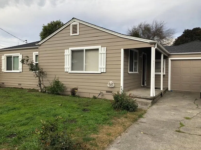 2021 Midway Dr — Photo 2
