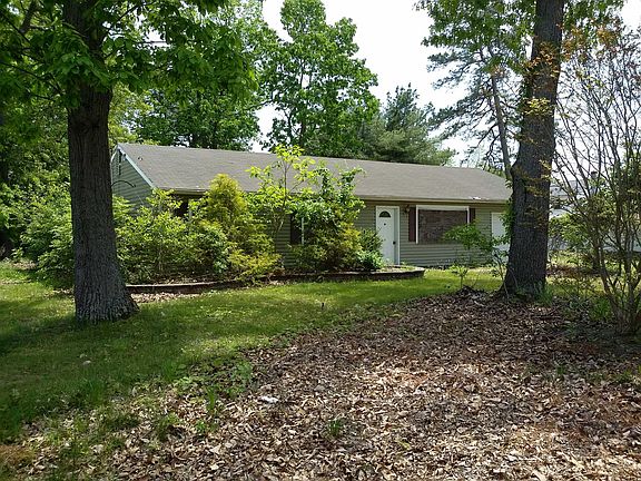 2nd image of 3 Spruce Blvd
