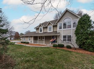 21005 Brook Park Dr, Brookfield, WI 53045