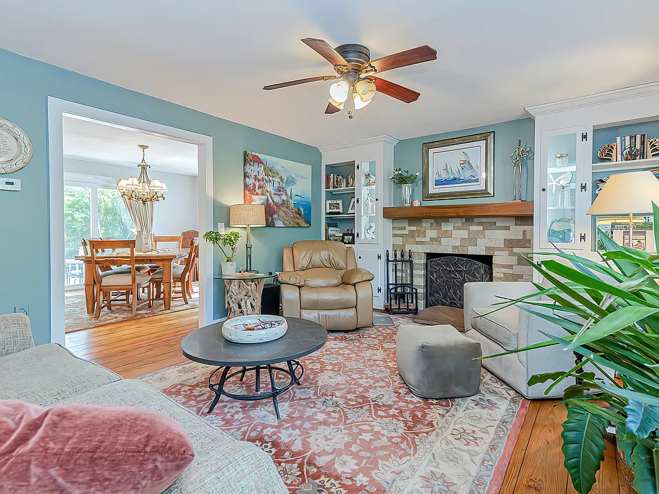 35 Fales Rd