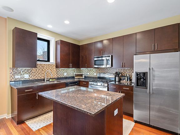 3rd image of 1141 N Cambridge Ave