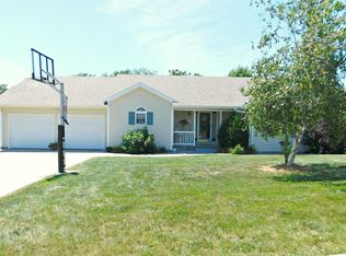 802 Arrowhead Cir, Maryville, MO 64468