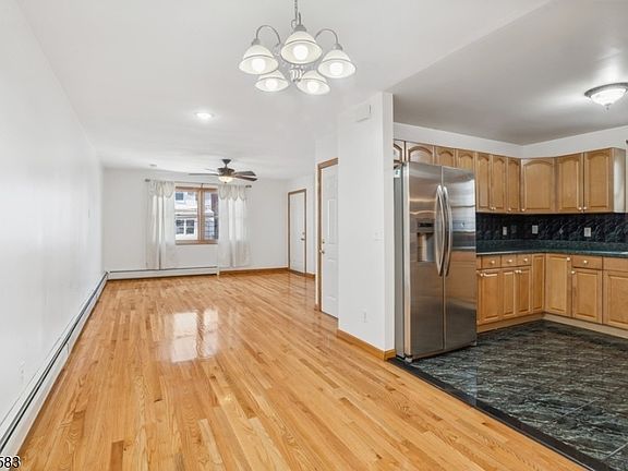 4th image of 66 Atlantic St #1B