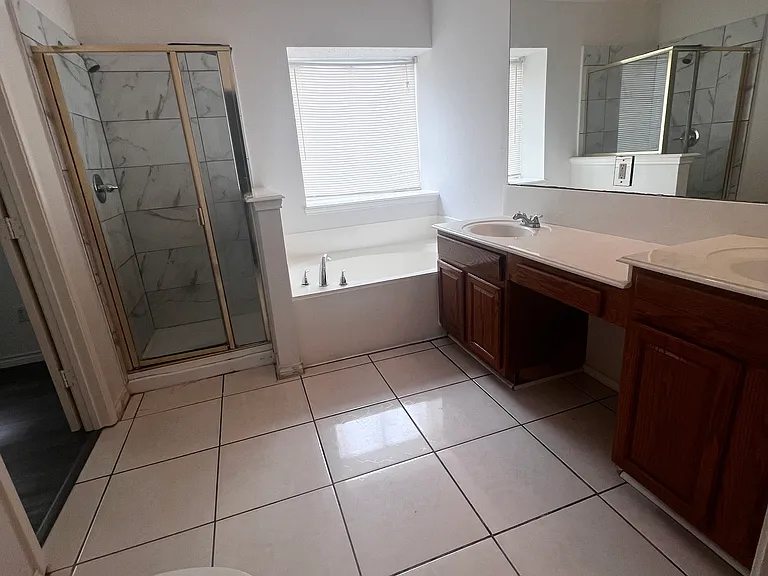 2277 Heatherdale Dr — Photo 3