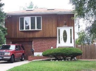 1380 Pea Pond Rd, Bellmore, NY 11710