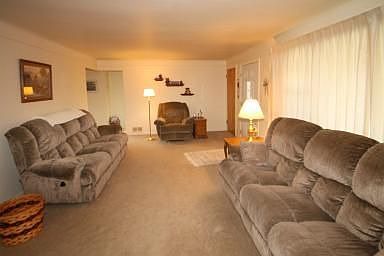 4th image of 982 Rosetree Ln