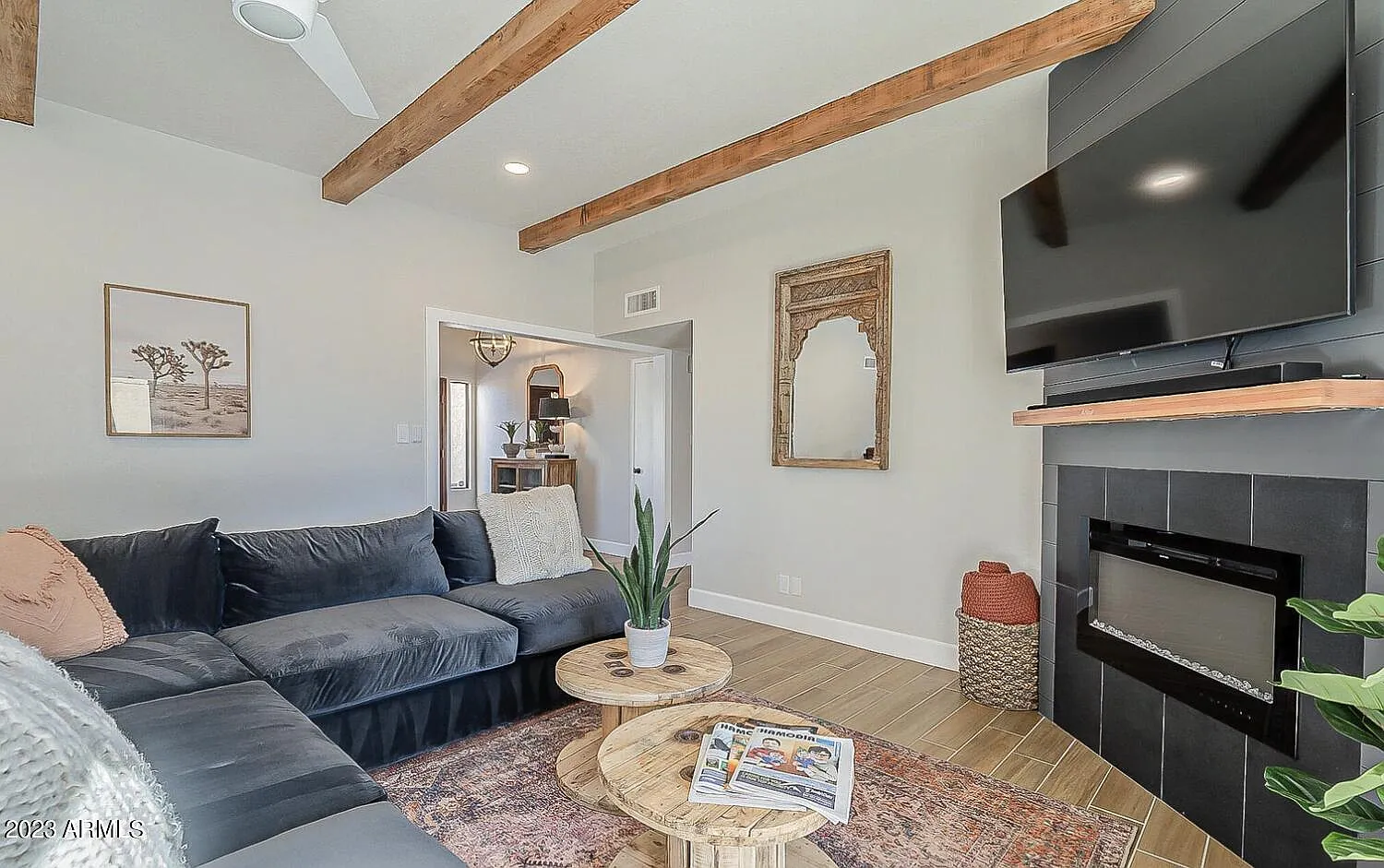 3 bed, 2.0 bath, 1992 sqft, $4,500 — Photo 2