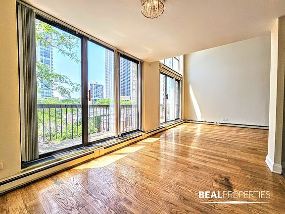 3rd image of 1446 N Dearborn St #B5