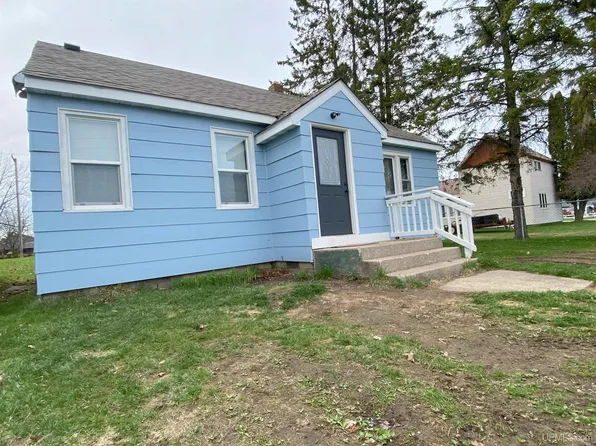 10463 Pine St, Rapid River, MI 49878