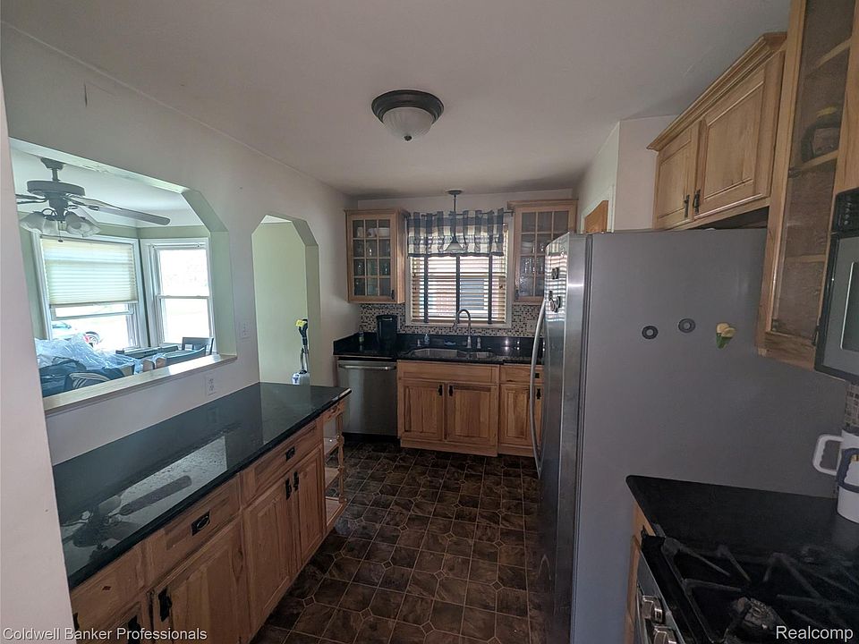 979 Liberty Ave, photo 10