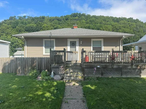 2405 Rhomberg Ave, Dubuque, IA 52001