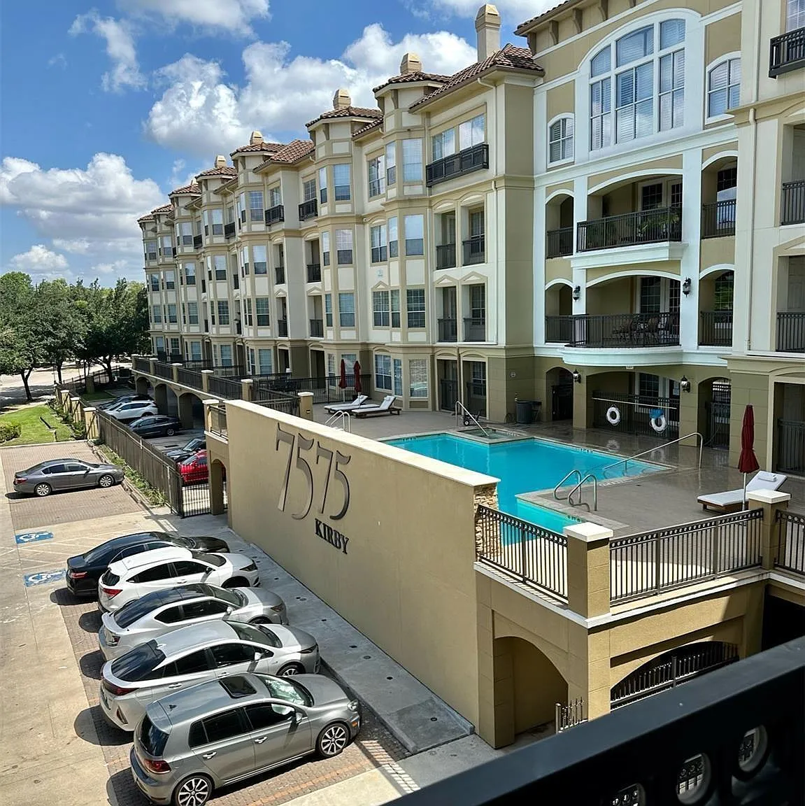 1 bed, 1.0 bath, 783 sqft, $1,400 — Photo 1