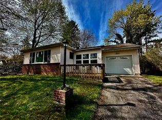 24 Meadowcroft Rd, Rochester, NY 14609