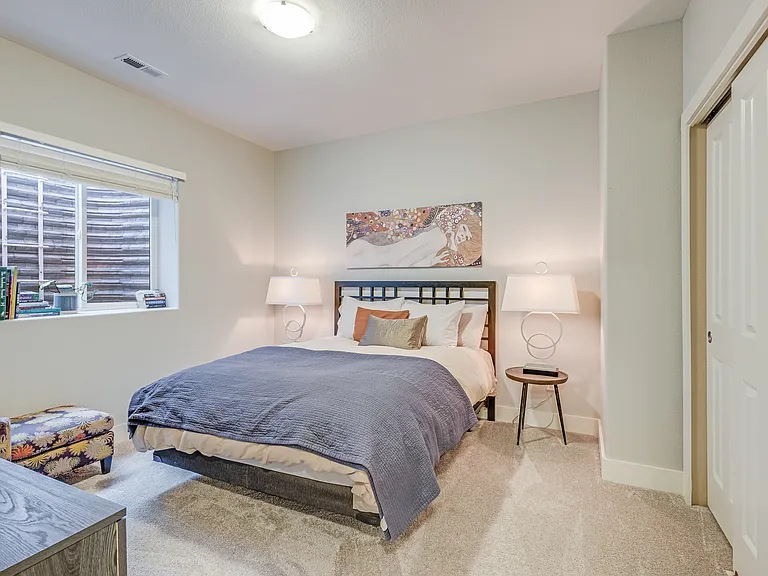 1516 Solitaire St — Photo 33