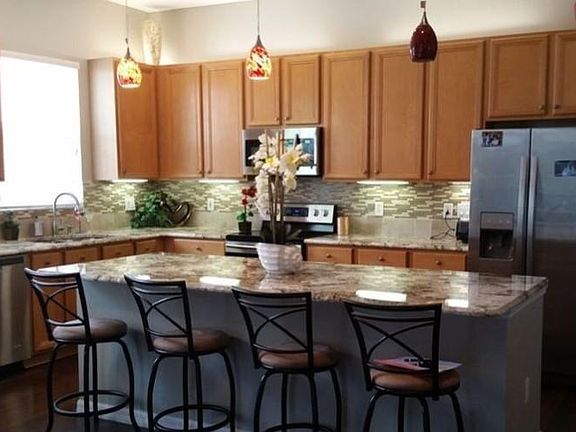 Kitchen- beautiful granite with large, convenient center isl