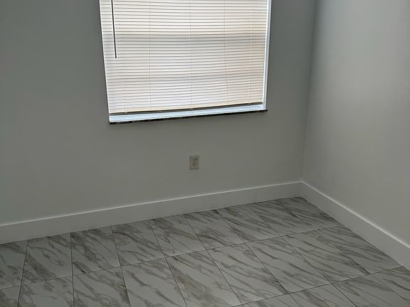 5th image of 548 SW 6th St APT 3