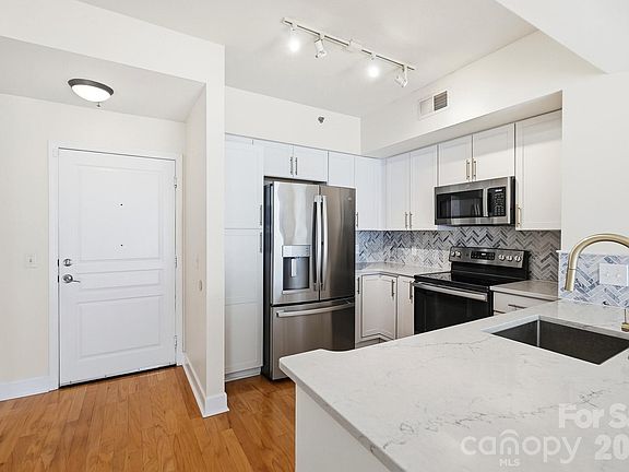 5th image of 1315 East Blvd Unit 411